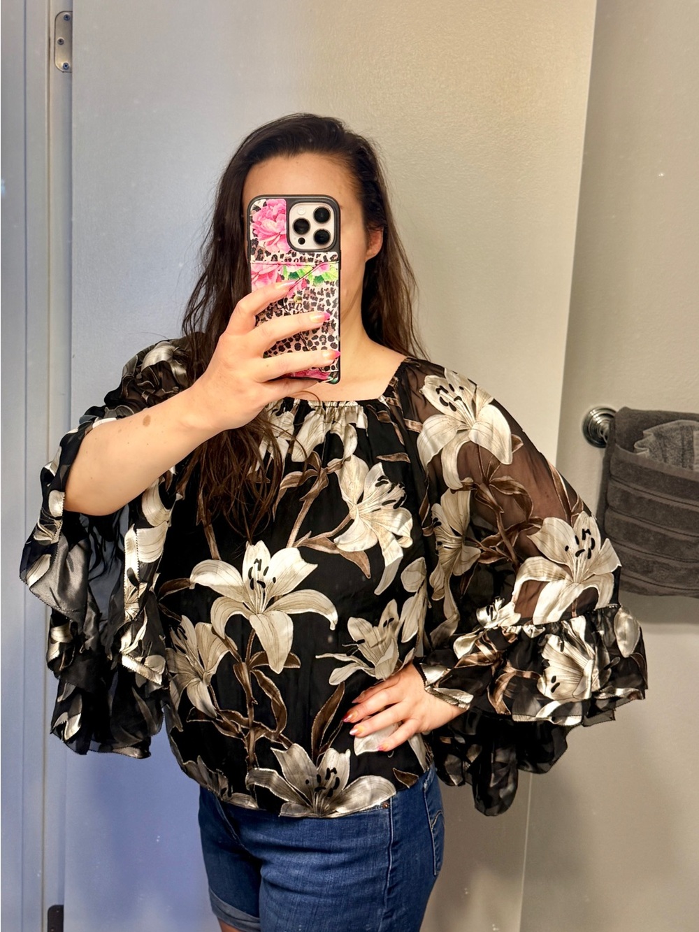 Alice + Olivia Black Floral, Ruffle Women's Top w/ Bell Sleeves. Size S